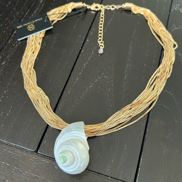 House of Harlow 1960 Elegant Gold Necklace with Conch Shell Pendant - Picture 3 of 8
